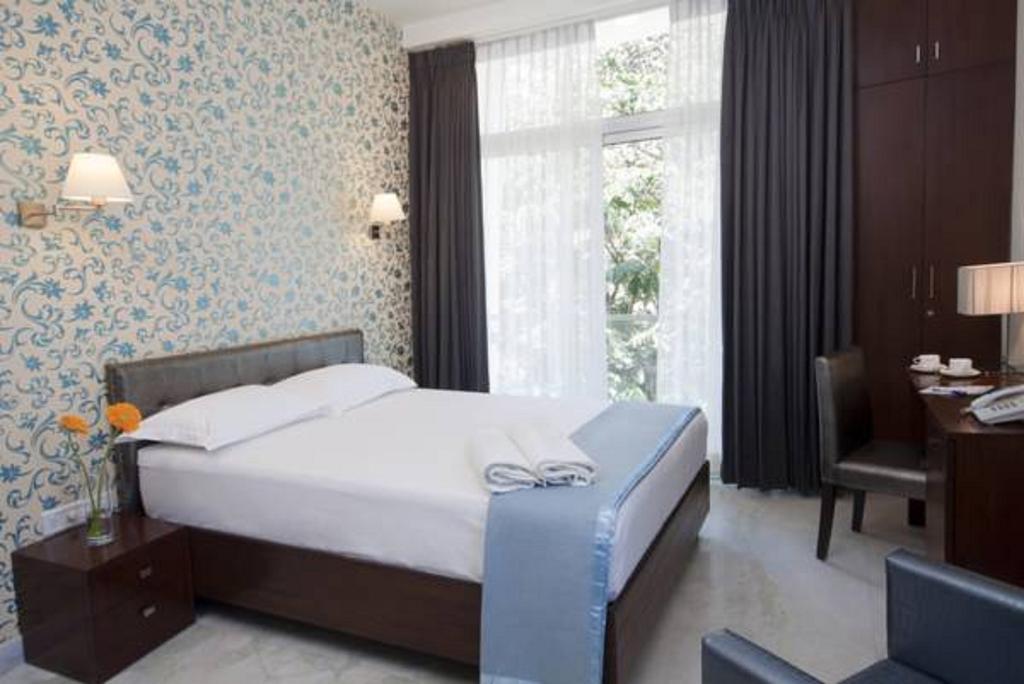 The Park Slope Hotel Bangalore Room photo